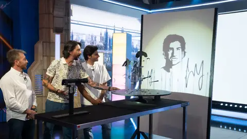 ¡Ver para creer! Marron trae a El Hormiguero un experimento que aúna ciencia y arte en honor a Carlos Sainz