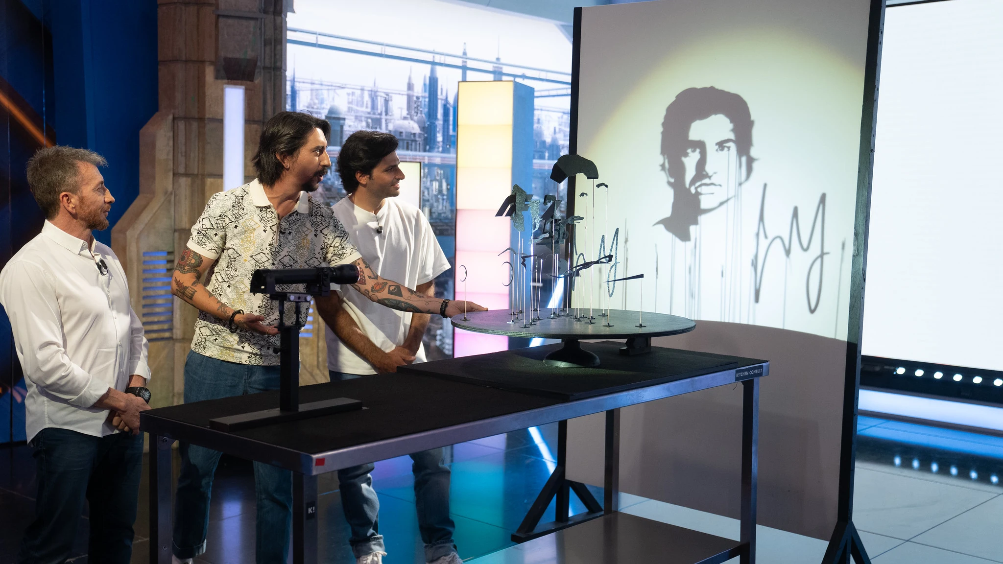 &iexcl;Ver para creer! Marron trae a El Hormiguero un experimento que a&uacute;na ciencia y arte en honor a Carlos Sainz