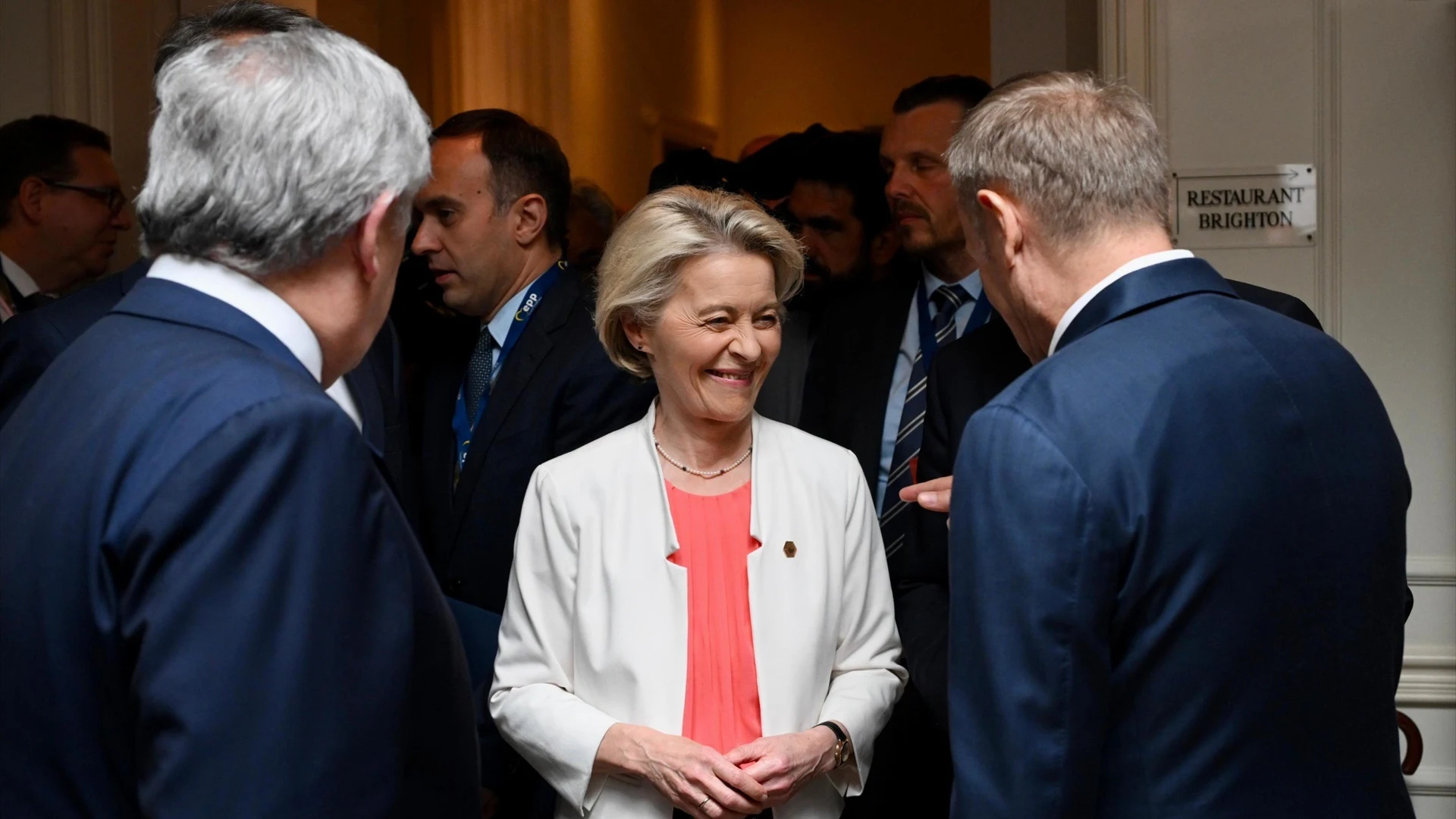 Antonio Tajani, con Ursula von der Leyen en la cumbre en Bruselas Antonio Tajani, con Ursula von der Leyen en la cumbre en Bruselas