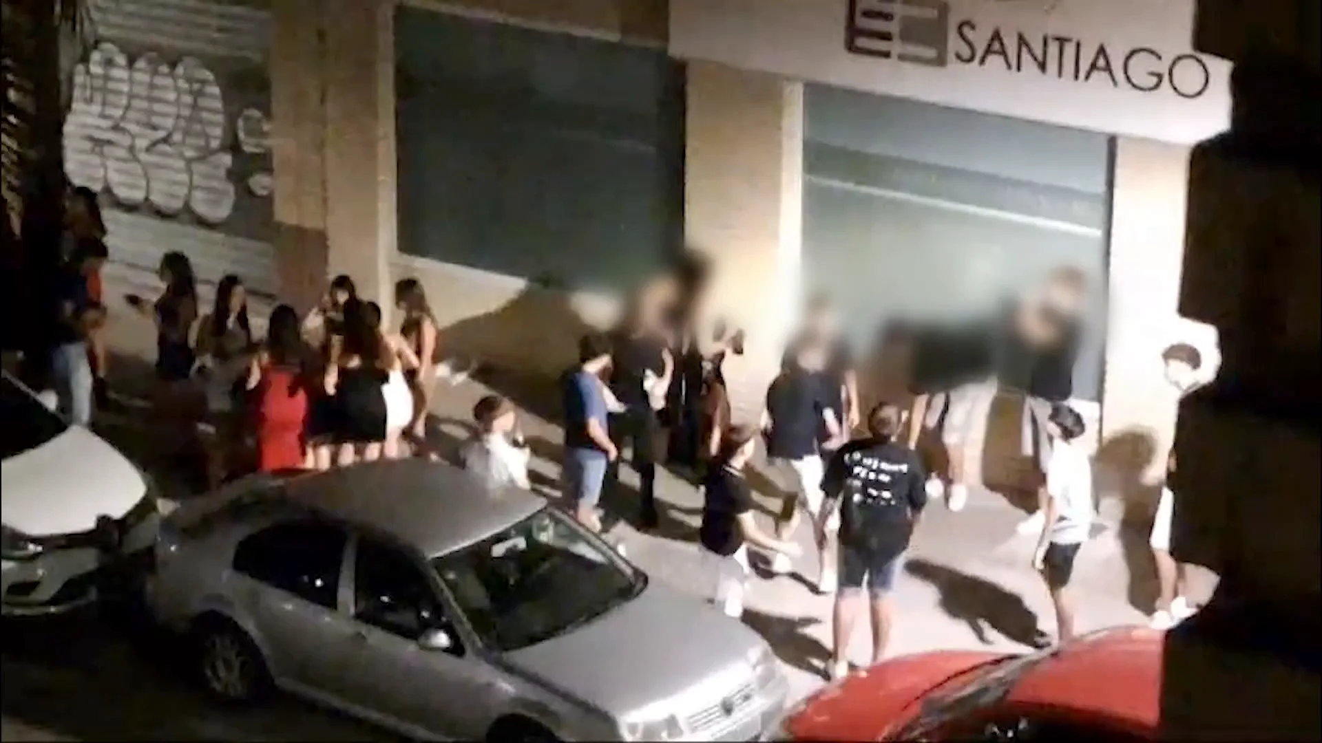 De fiesta a costa del malestar de los vecinos de un barrio de Valencia: "La tranquilidad ha durado una semana" De fiesta a costa del malestar de los vecinos de un barrio de Valencia: "La tranquilidad ha durado una semana"
