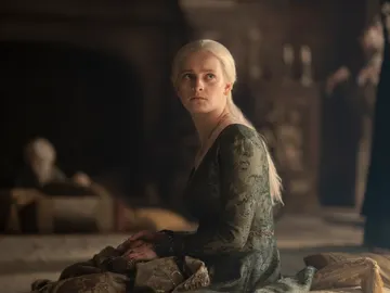 Phia Saban como Helaena Targaryen en La Casa del Dragón Phia Saban como Helaena Targaryen en La Casa del Dragón