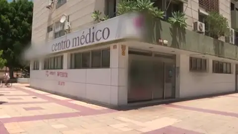 Una clínica de cirugía estética de Murcia cierra y deja a los pacientes sin tratamiento