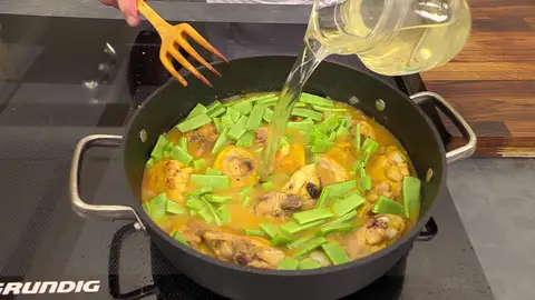 Vierte el caldo, sazona, tapa la tartera Vierte el caldo, sazona, tapa la tartera