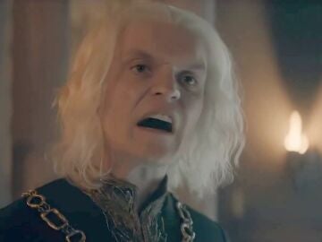 El rey Aegon Targaryen en la temporada 2 de La Casa del Dragón