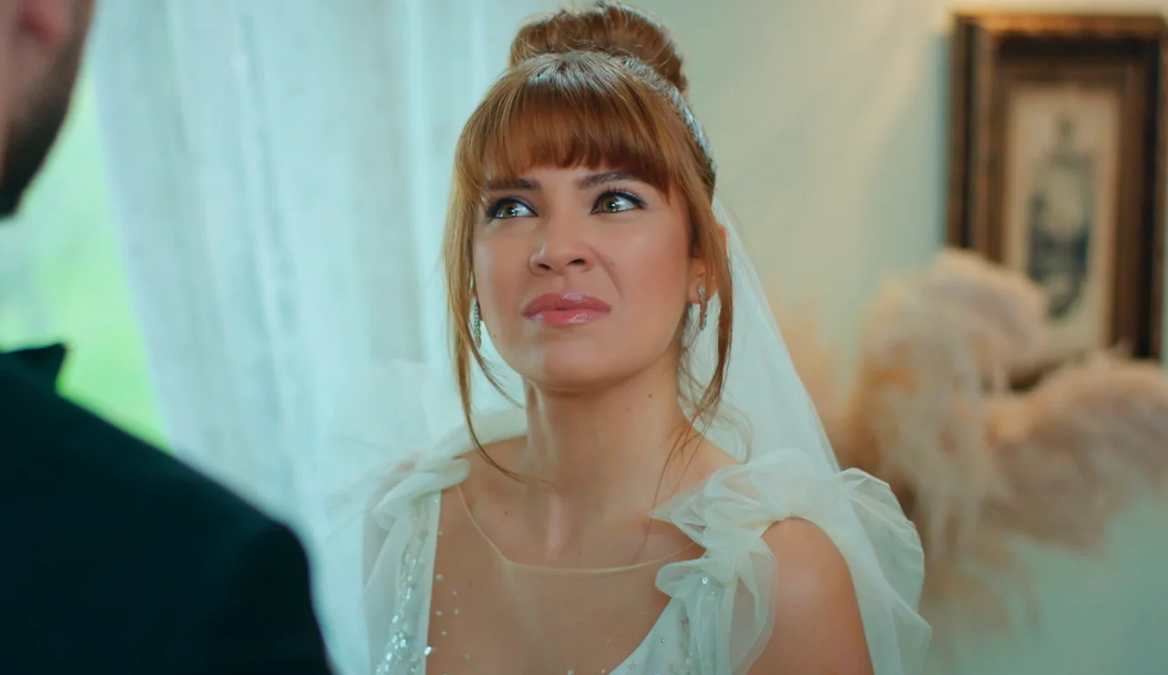 Kumru deja plantado a Çağatay el día de su boda tras descubrir sus planes: &quot;Ojalá no te hubiera conocido nunca&quot;