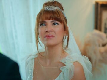 Kumru deja plantado a &Ccedil;ağatay el d&iacute;a de su boda tras descubrir sus planes: "Ojal&aacute; no te hubiera conocido nunca"