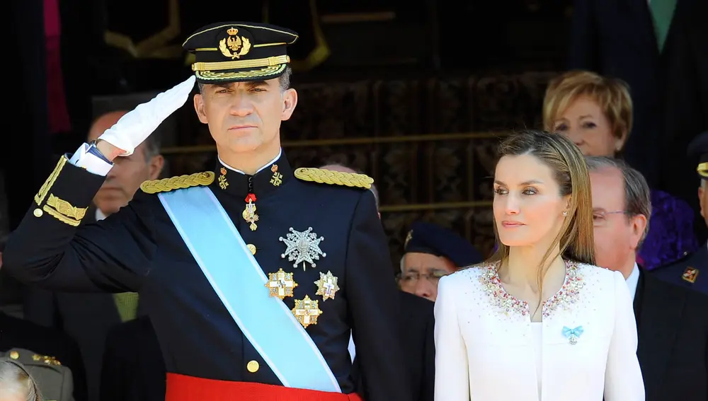 La reina Letizia y el rey Felipe VI en su proclamación como heredero de la corona