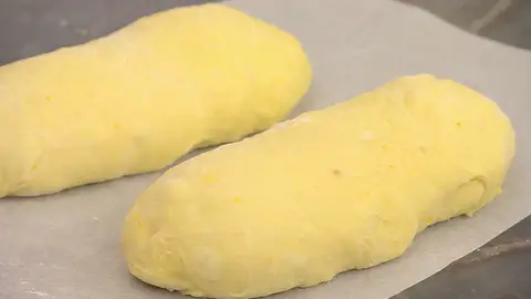 Pásala a la encimera y divídela en 2 Pásala a la encimera y divídela en 2