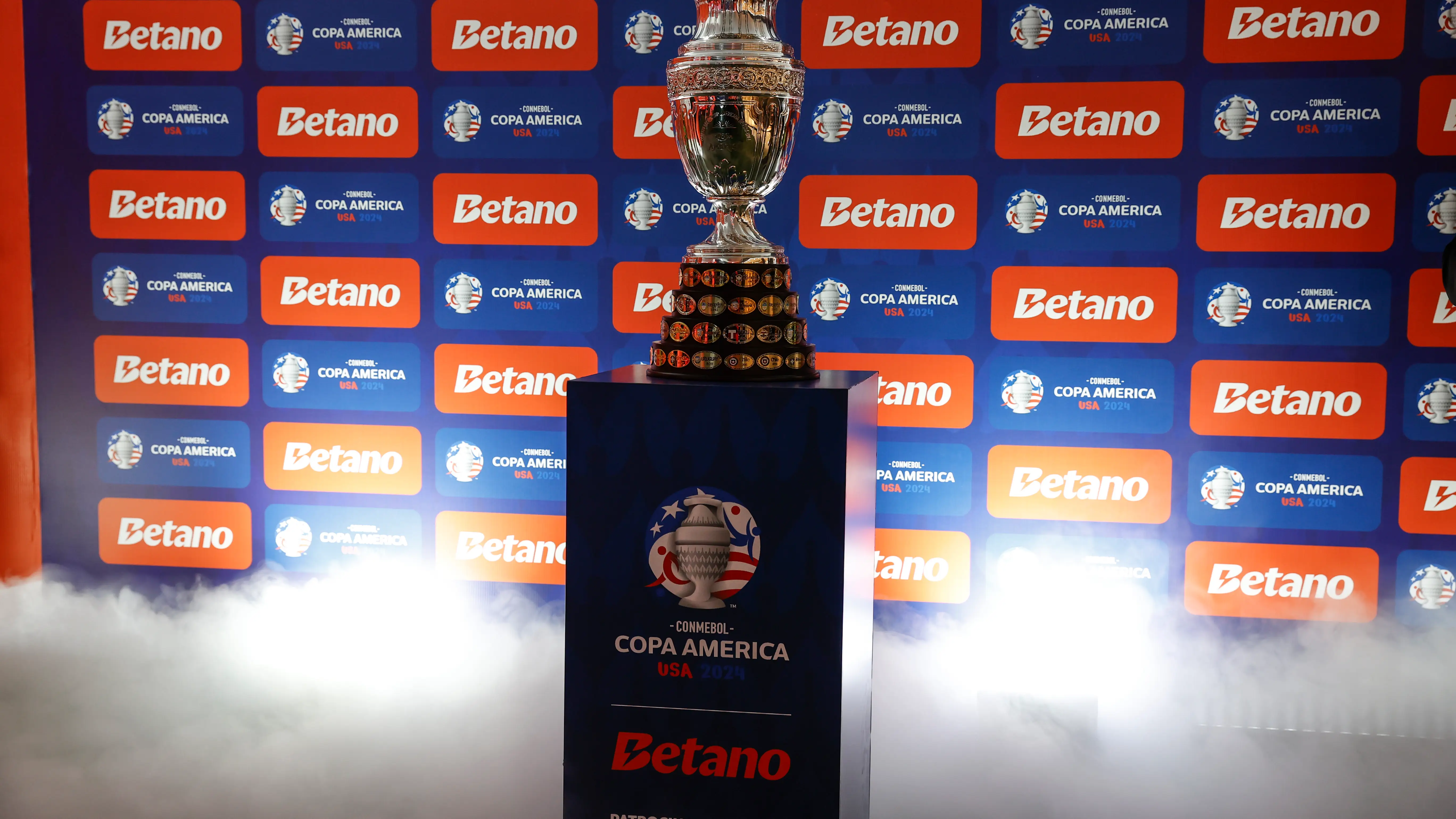 El trofeo de la Copa América El trofeo de la Copa América