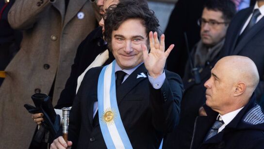 Ayuso entrega ma&ntilde;ana a Milei la Medalla Internacional de la Comunidad con el aplauso de Vox y la izquierda en contra