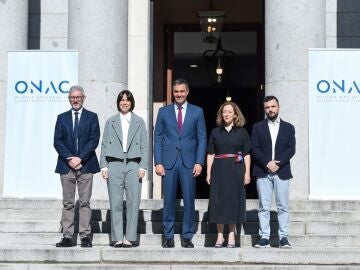 La ministra de Ciencia, Diana Morant, y el presidente Pedro Sánchez y la presidenta de Consejo Superior de Investigaciones Científicas, Eloísa del Pino