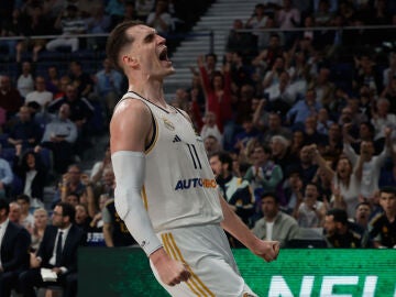 Mario Hezonja celebra una canasta con el Real Madrid