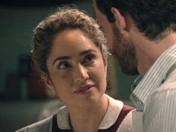 &iexcl;A punto de besarse! La qu&iacute;mica entre Sara y Luis se dispara en la cocina de los De la Reina