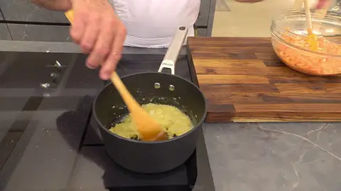 Sazona y rehoga las hortalizas Sazona y rehoga las hortalizas