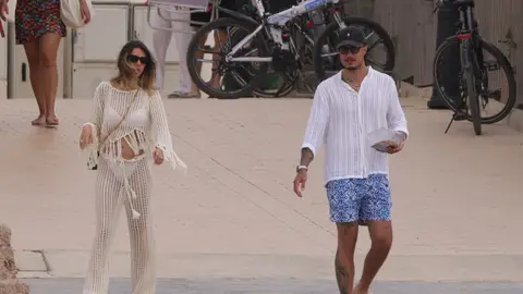 Alejandra Rubio y Carlo Costanzia, en Ibiza Alejandra Rubio y Carlo Costanzia, en Ibiza