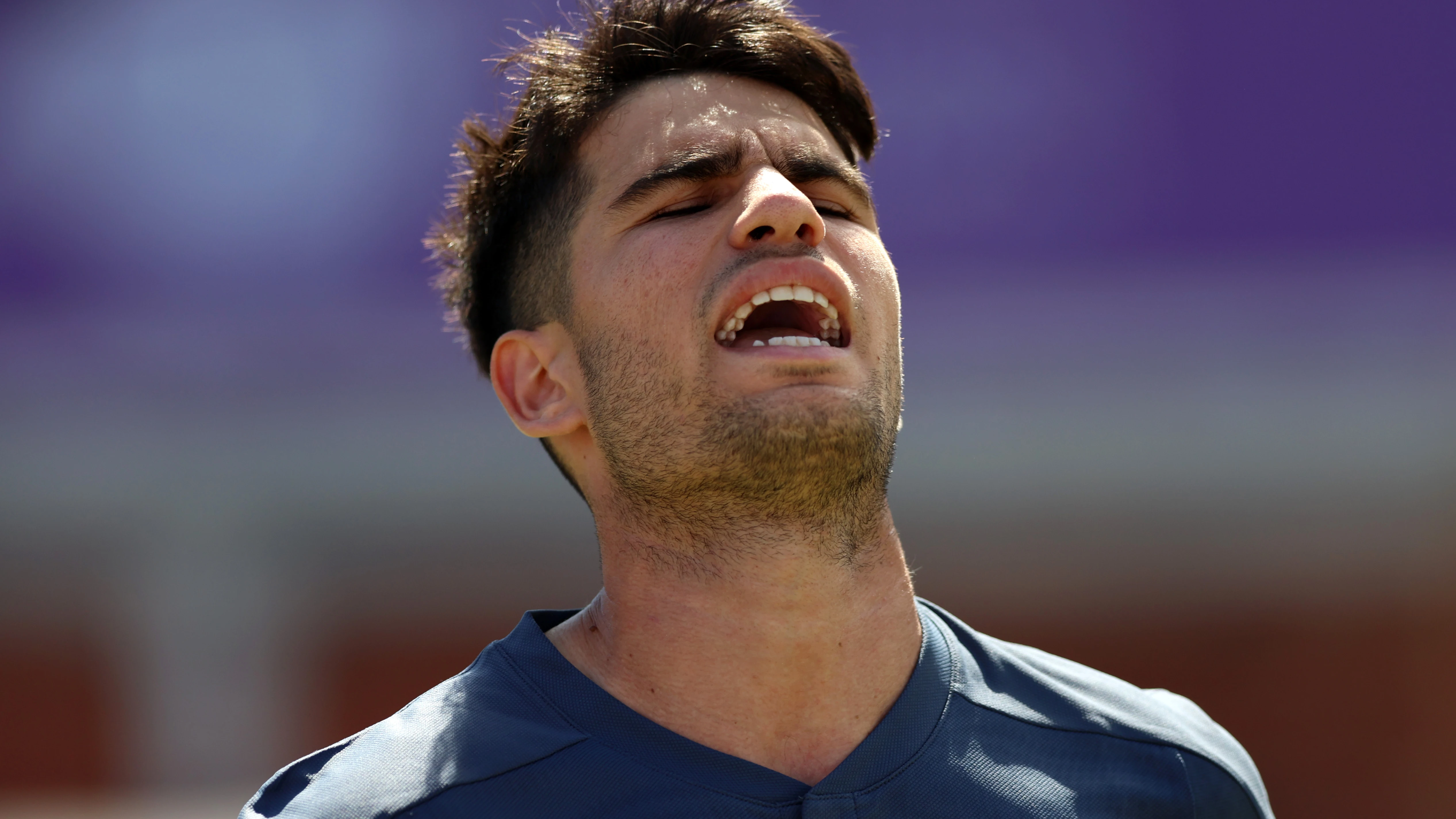 Carlos Alcaraz, desesperado en el partido ante Jack Draper en Queen's 2024 