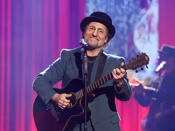 La brutal actuación de David Bustamante como Joaquín Sabina con sus ’19 días y 500 noches’ La brutal actuación de David Bustamante como Joaquín Sabina con sus ’19 días y 500 noches’