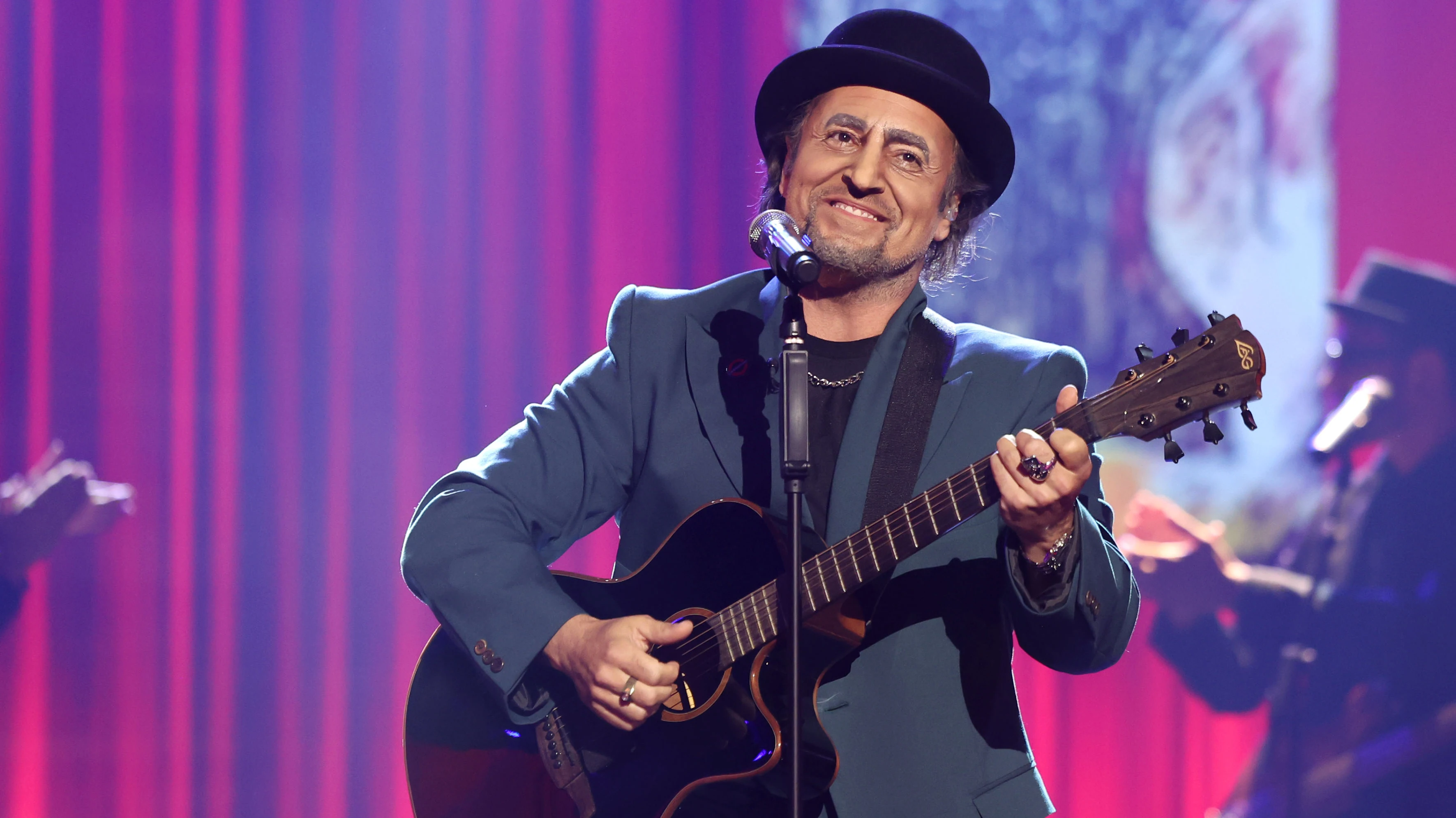 La brutal actuación de David Bustamante como Joaquín Sabina con sus ’19 días y 500 noches’