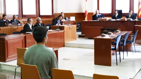 La Audiencia de Barcelona juzga a Brian R.C.M de la violación de Igualada
