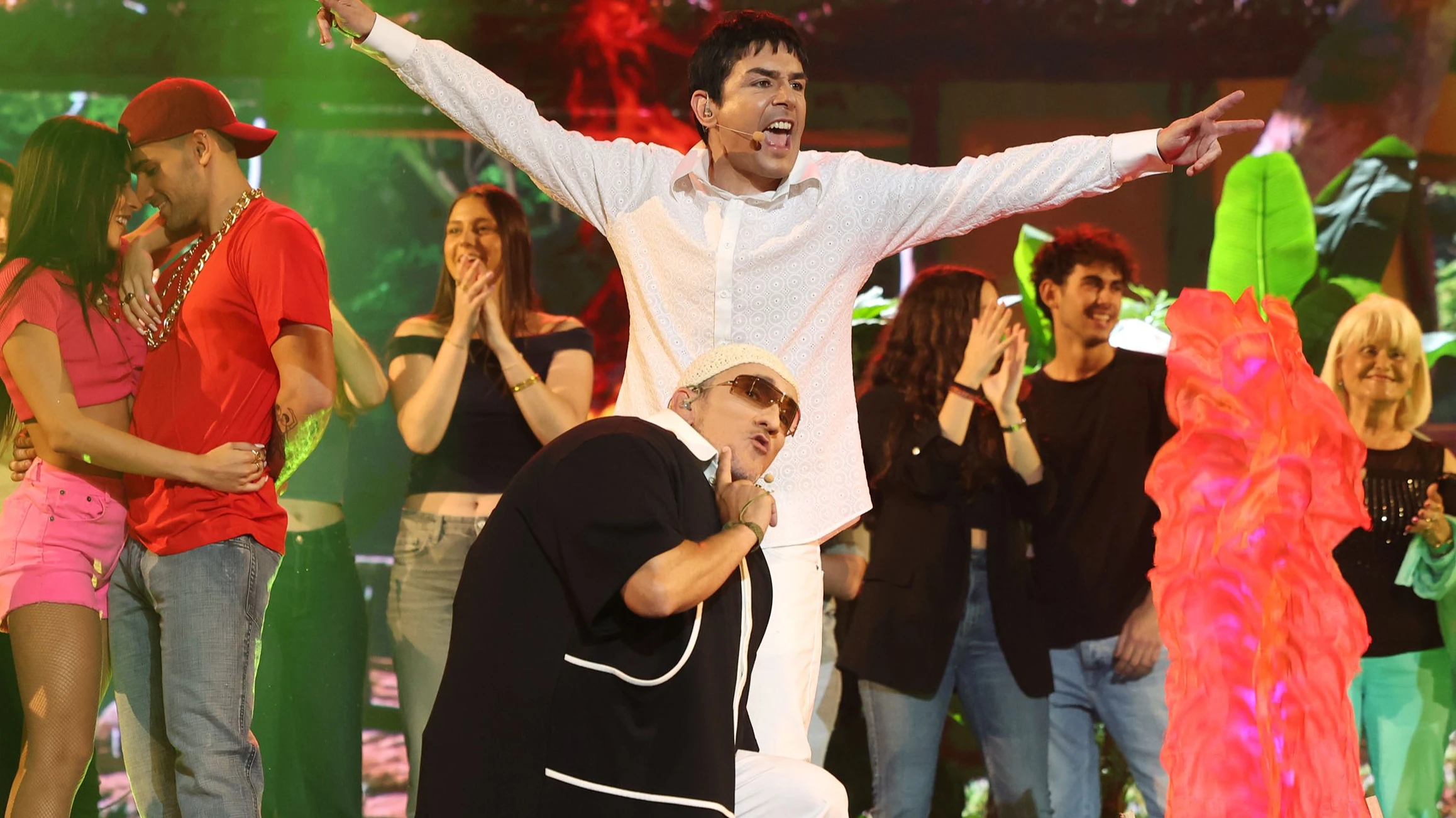 El hilarante dueto de Juanra Bonet y David Fernández como Héctor y Tito cantando ‘Baila morena’ El hilarante dueto de Juanra Bonet y David Fernández como Héctor y Tito cantando ‘Baila morena’
