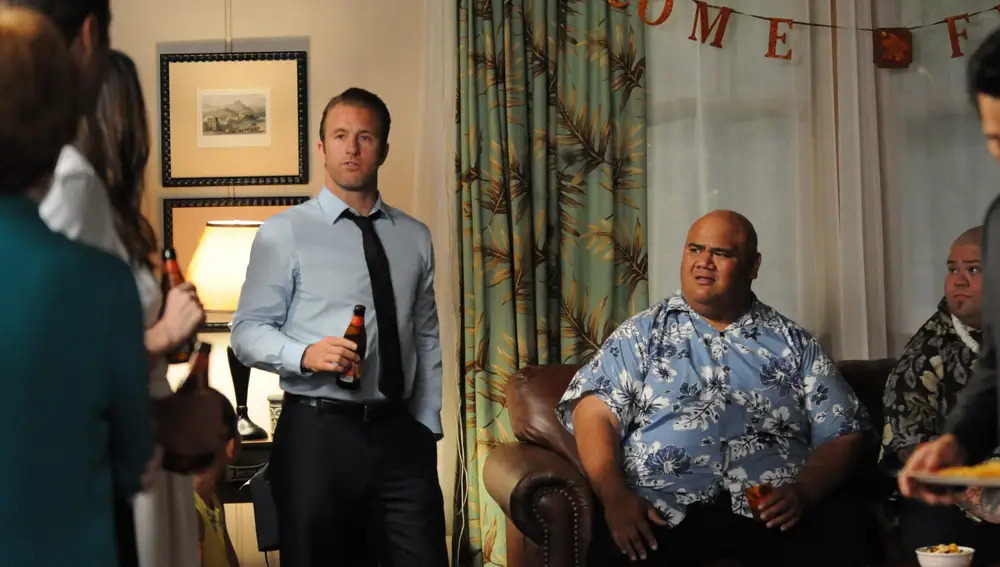 Taylor Wily y Scott Caan en Hawai 5.0 Taylor Wily y Scott Caan en Hawai 5.0