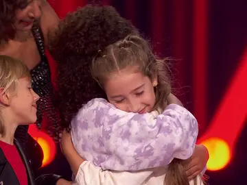 El abrazo de la noche: la despedida de estas dos talents emociona a los coaches El abrazo de la noche: la despedida de estas dos talents emociona a los coaches