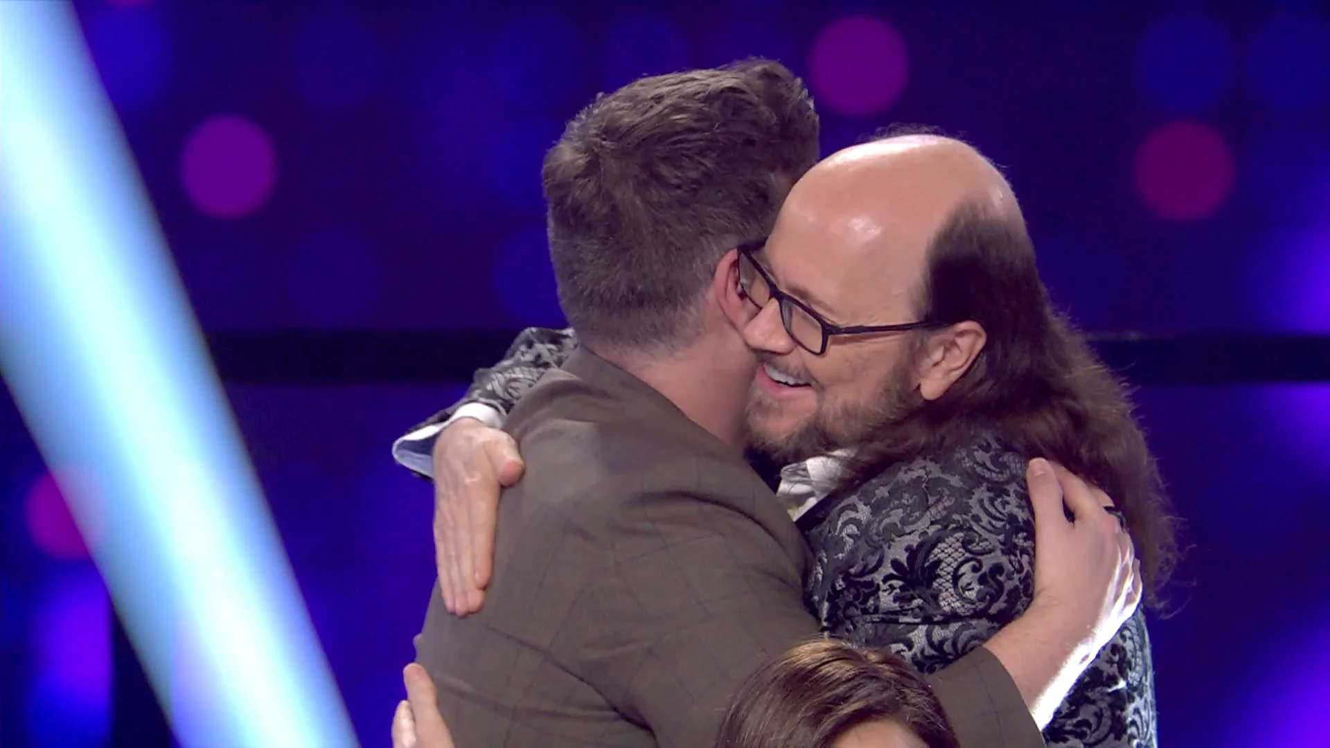 El abrazo entre Carlos Latre y Santiago Segura en Tu cara me suena