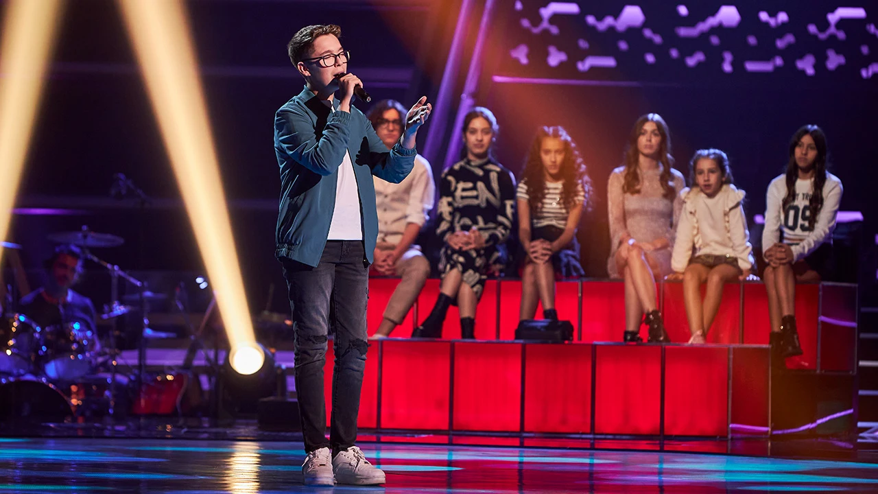 Juan Francisco emociona al cantar &lsquo;Ca&iacute;&rsquo; de Ni&ntilde;a Pastori: &ldquo;Nos rompes el coraz&oacute;n&rdquo;