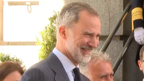 Felipe VI bromeando con la prensa Felipe VI bromeando con la prensa