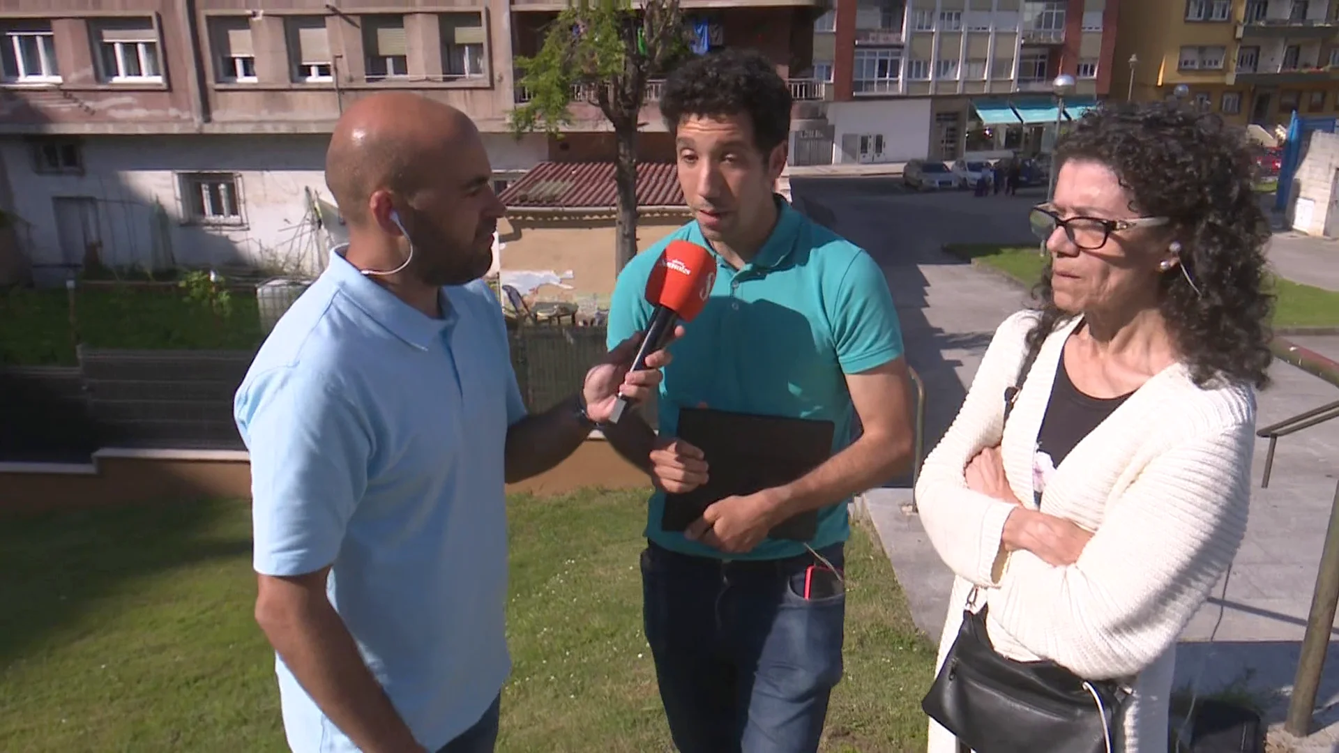 Jonathan y su familia, enfrentados con un vecino a raíz de unas tomateras: "Hay suciedad, moscas, de todo" Jonathan y su familia, enfrentados con un vecino a raíz de unas tomateras: "Hay suciedad, moscas, de todo"