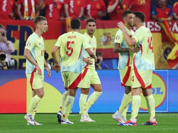 La selección española celebra el gol de Ferran Torres