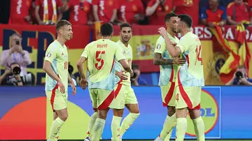 La selección española celebra el gol de Ferran Torres