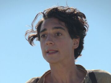 Emilio Fallarino es Rocco Carrizzo, un joven marcado por un terrible incidente