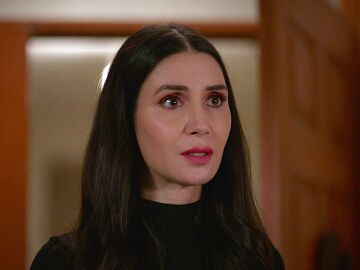 Yaman corre a los brazos de Suzan tras descubrir que est&aacute; embarazada. "No estoy enamorado de S&uuml;reyya. Te quiero a ti"