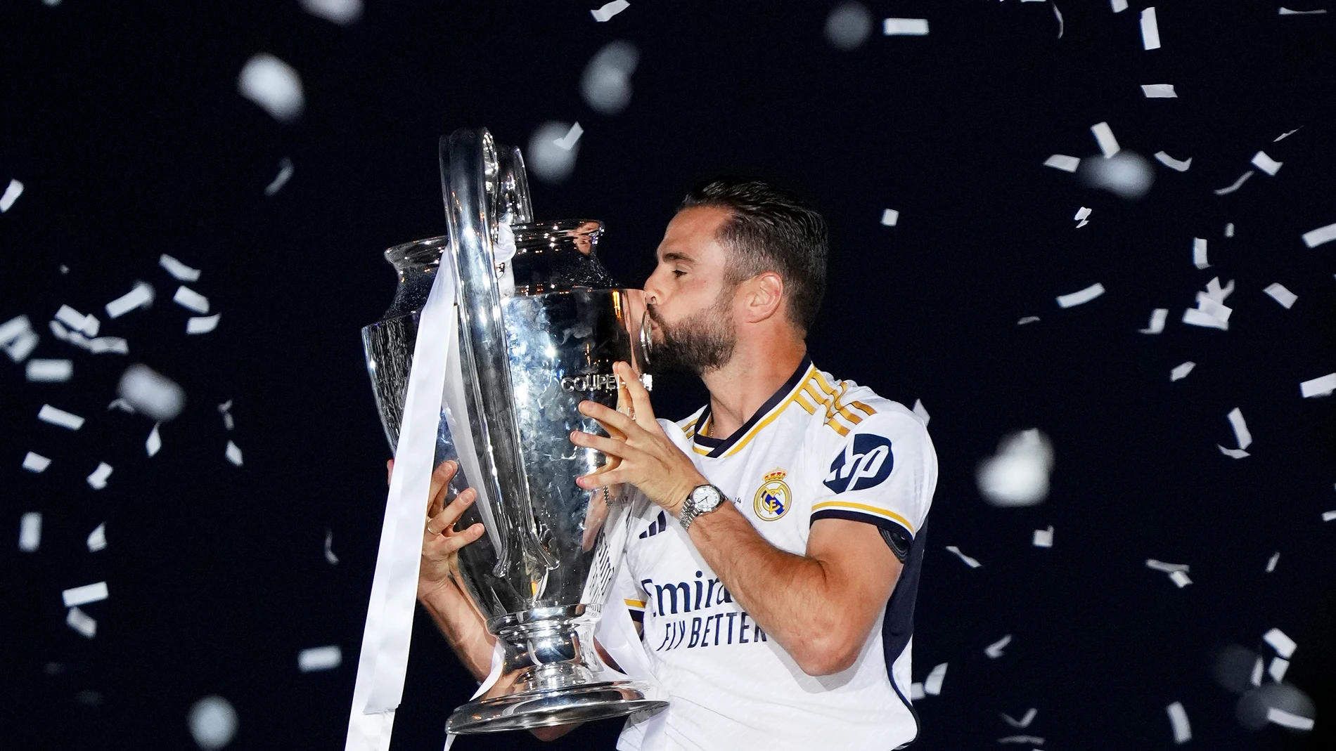 Nacho Fernández con la Decimoquinta en Cibeles Nacho Fernández con la Decimoquinta en Cibeles