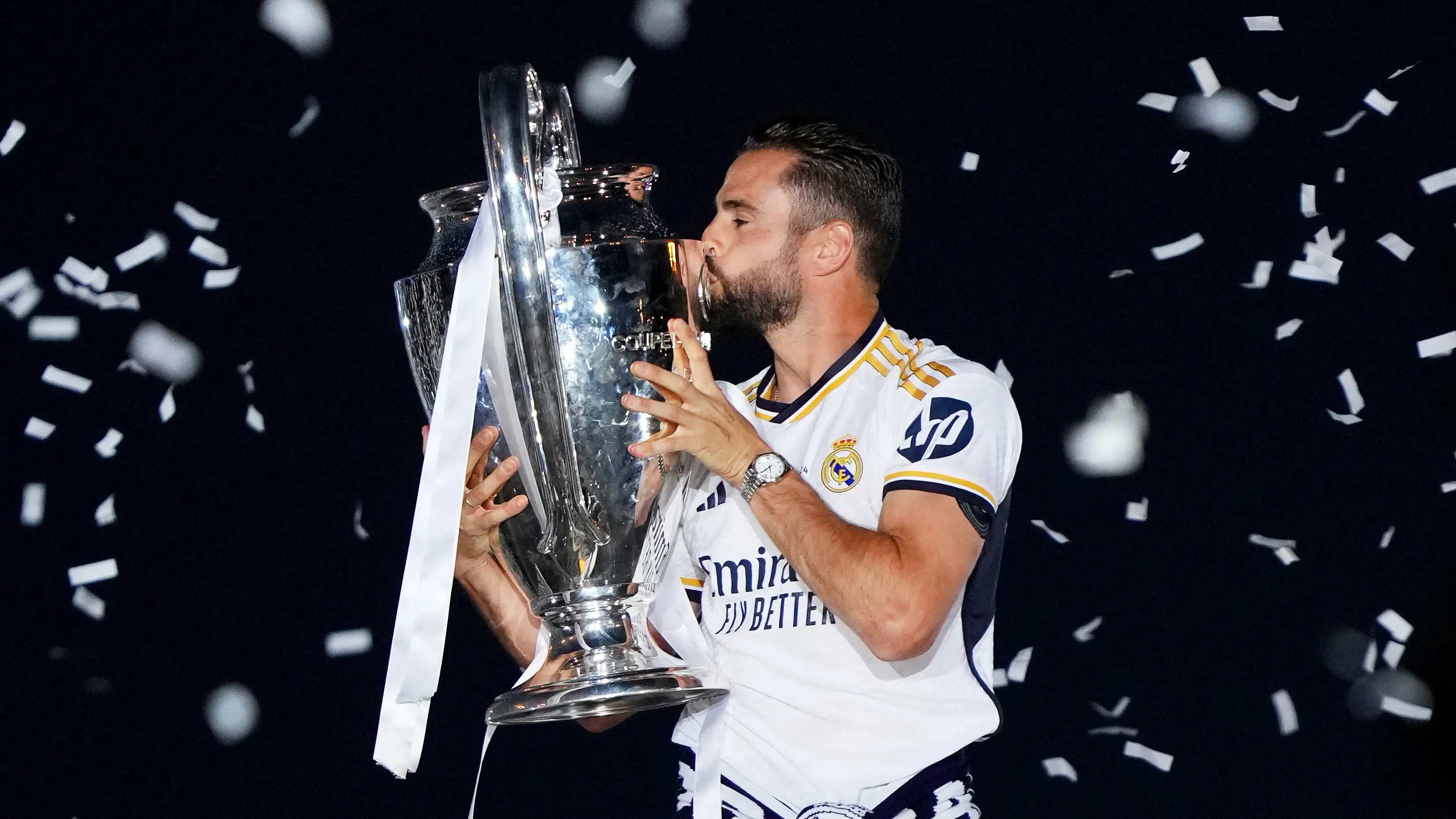 Nacho Fernández con la Decimoquinta en Cibeles Nacho Fernández con la Decimoquinta en Cibeles