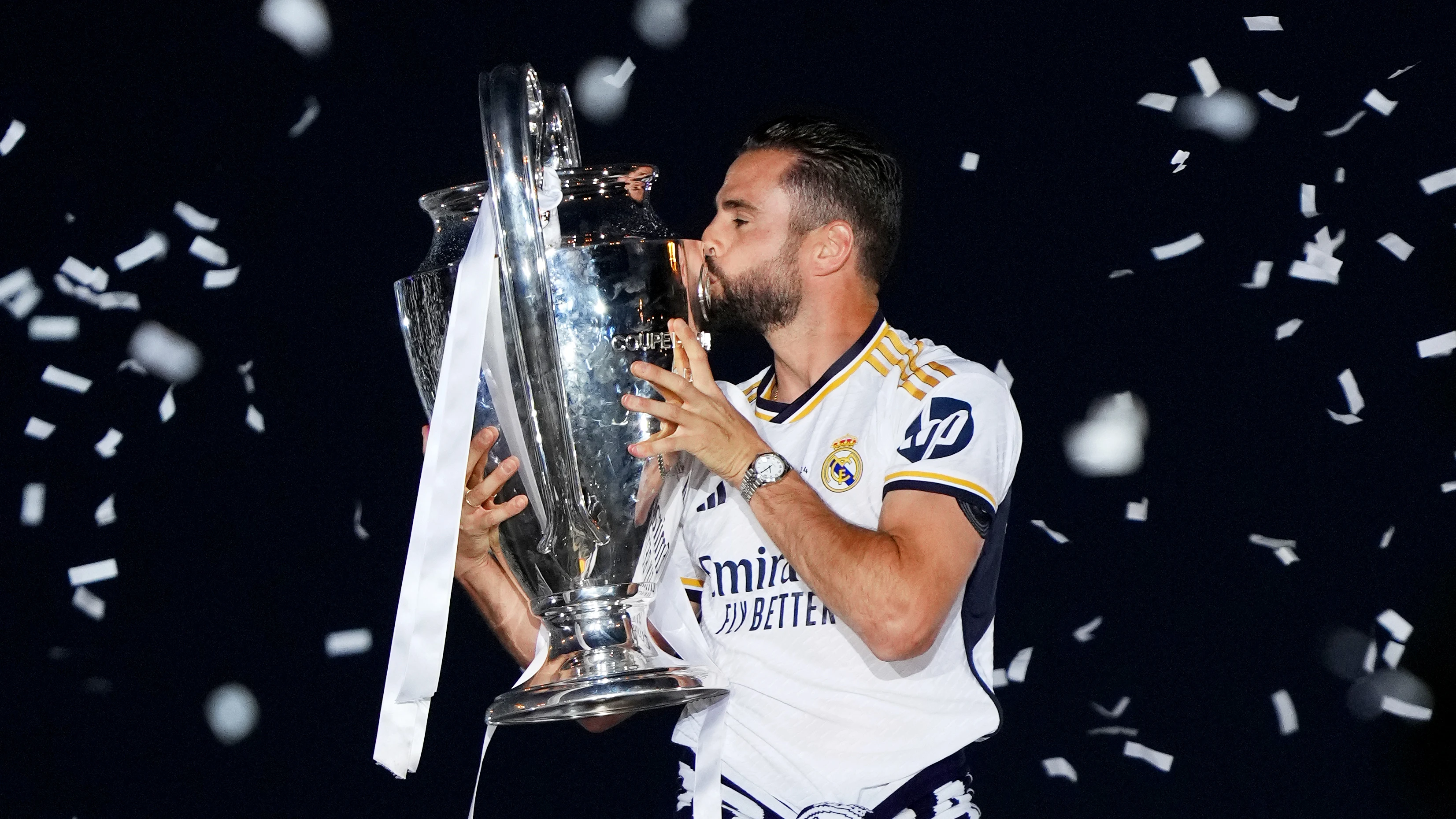 Nacho Fernández con la Decimoquinta en Cibeles Nacho Fernández con la Decimoquinta en Cibeles