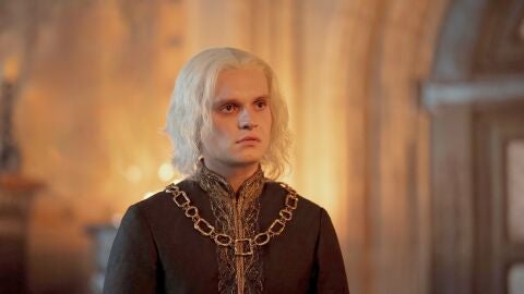 Tom Glynn-Carney como Aegon Targaryen en la temporada 2 de La Casa del Dragón