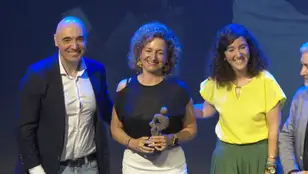 Mónica Prado, jefa del Área Digital de Antena 3 Noticias, recoge el Premio VivoFácil 2024