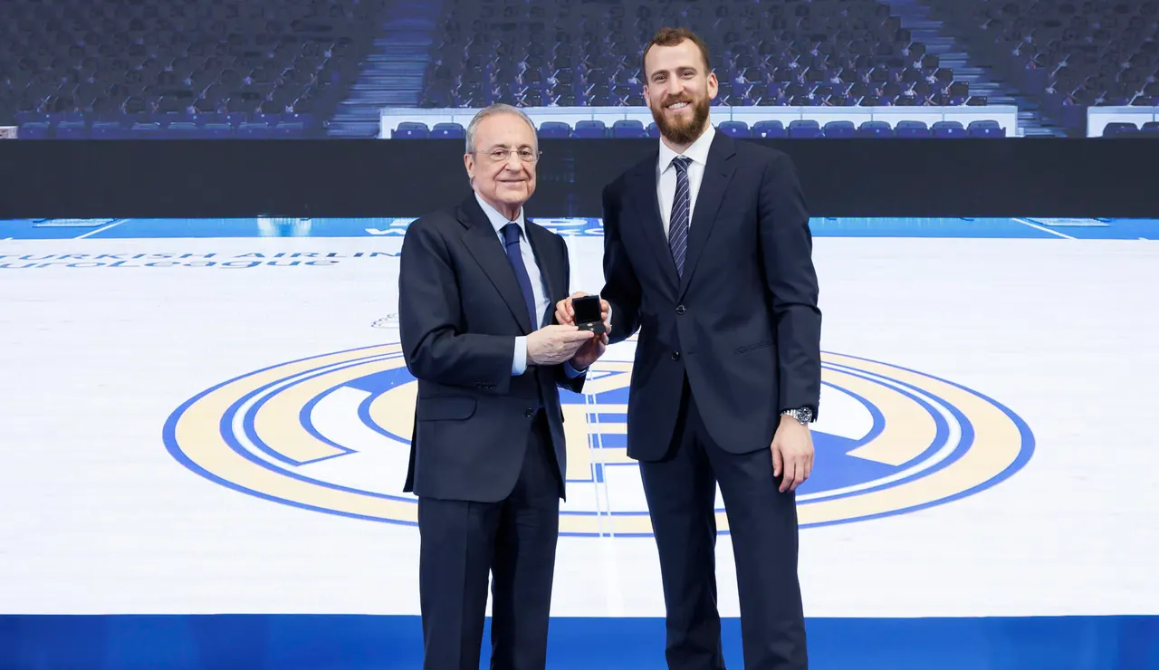 Florentino Pérez junto a Sergio 'El Chacho' Rodríguez