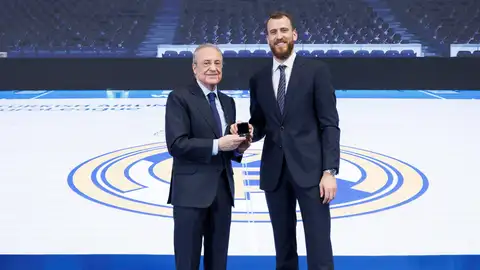 Florentino Pérez junto a Sergio 'El Chacho' Rodríguez Florentino Pérez junto a Sergio 'El Chacho' Rodríguez