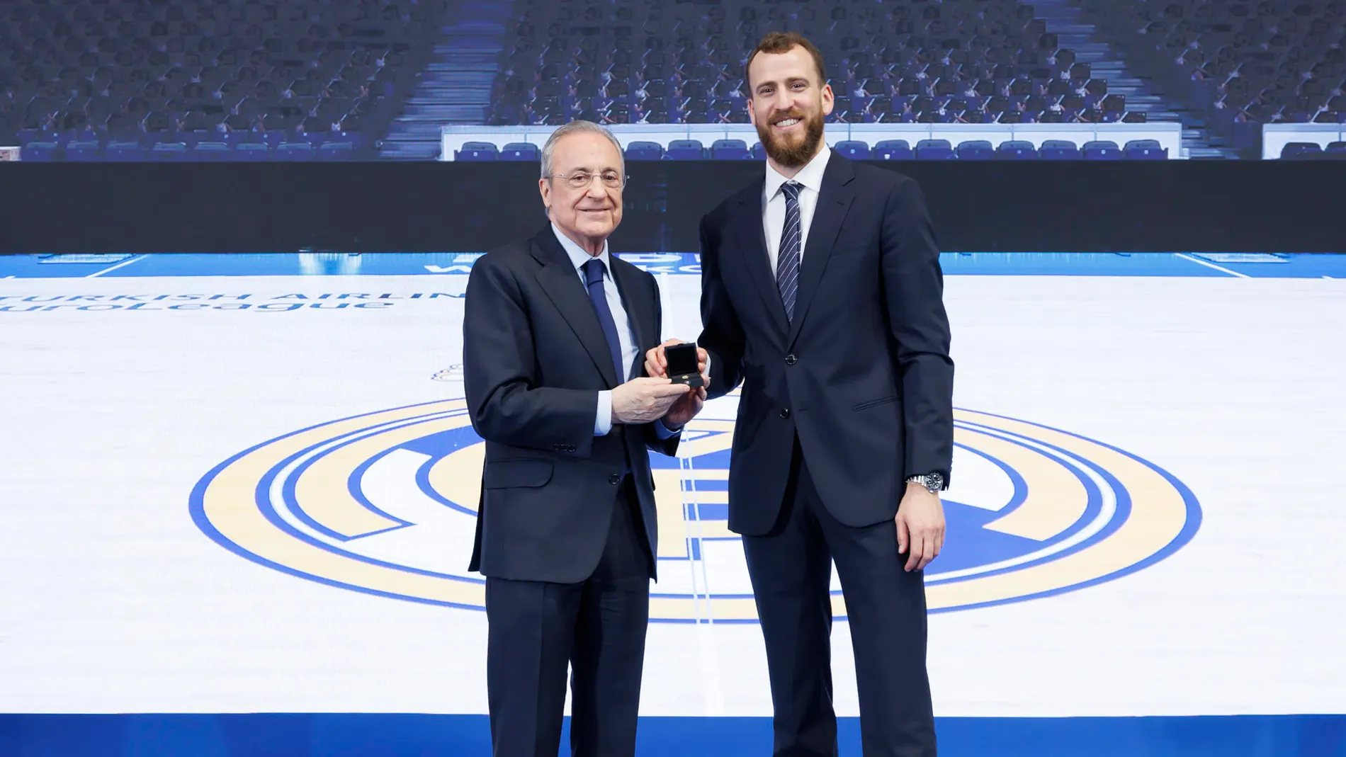Florentino Pérez junto a Sergio 'El Chacho' Rodríguez Florentino Pérez junto a Sergio 'El Chacho' Rodríguez