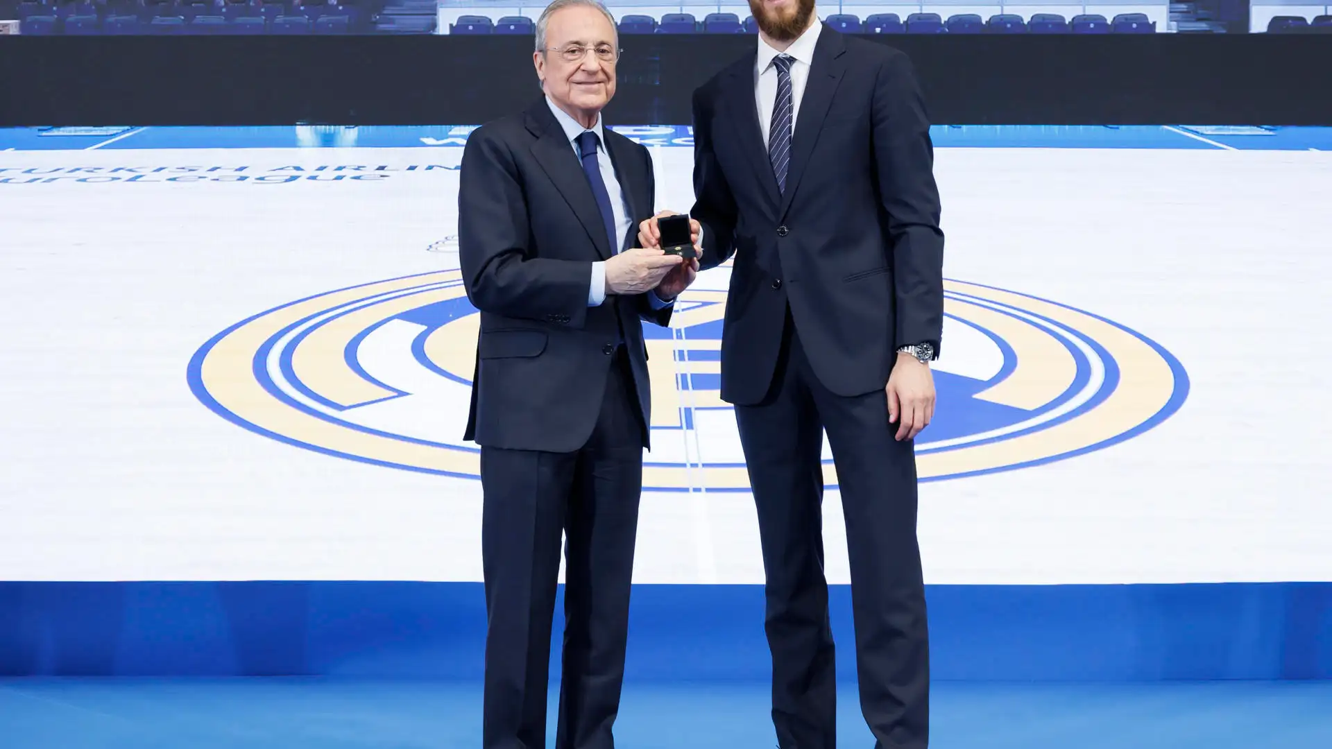 Florentino Pérez junto a Sergio 'El Chacho' Rodríguez Florentino Pérez junto a Sergio 'El Chacho' Rodríguez