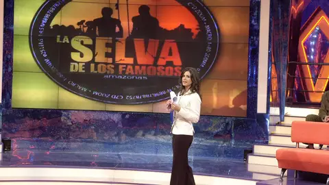 Nuria Roca presentando La selva de los famosos Nuria Roca presentando La selva de los famosos