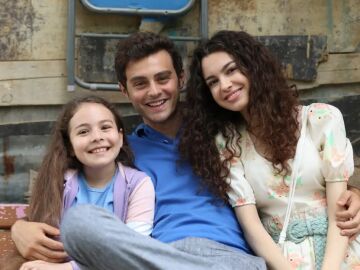 &Ouml;mer, Asiye y Emel 