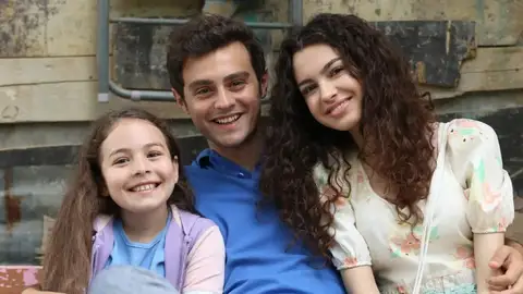 Ömer, Asiye y Emel  Ömer, Asiye y Emel