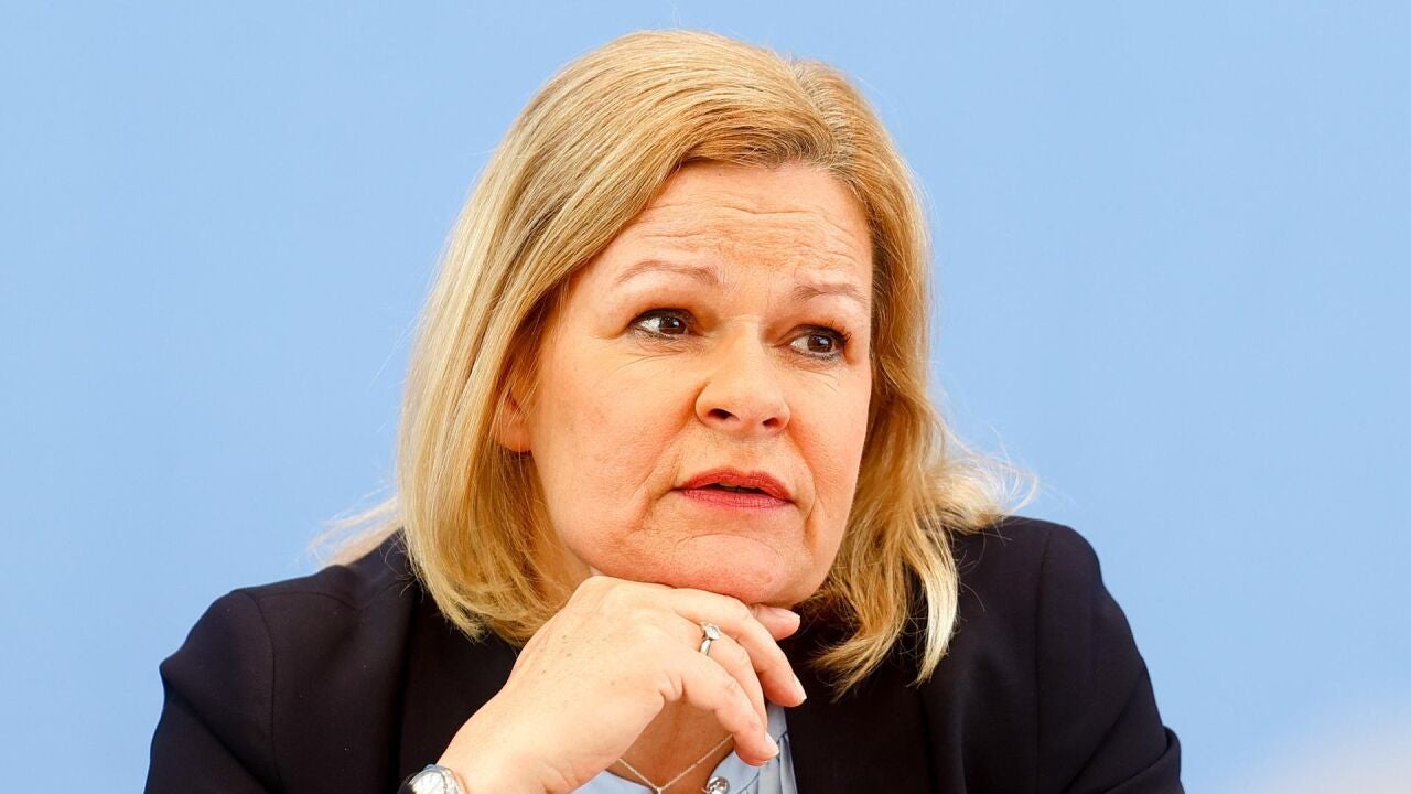 Deutschland wird ihn wegen Terrorverherrlichung im Internet abschieben