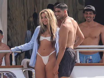 Achraf Hakimi y Lola índigo en Ibiza Achraf Hakimi y Lola índigo en Ibiza