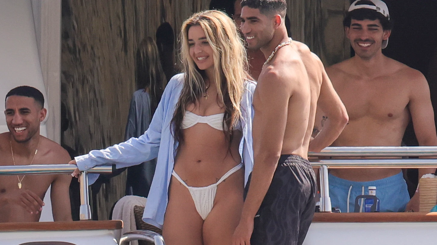Achraf Hakimi y Lola índigo en Ibiza Achraf Hakimi y Lola índigo en Ibiza
