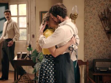 Sara y Luis se funden en un apasionado beso: &ldquo;No quiero que te vayas de mi vida&rdquo;